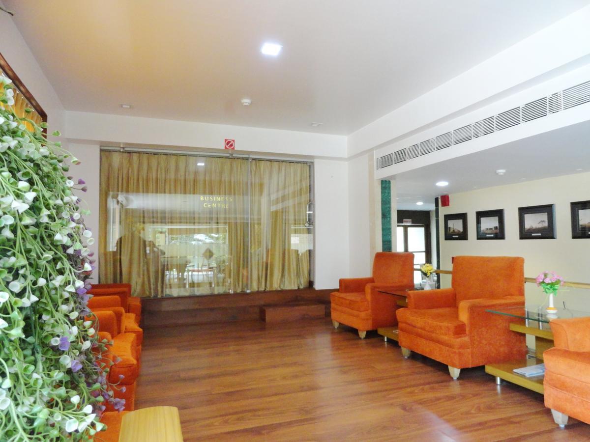 The Senator Hotel كولكاتا المظهر الخارجي الصورة