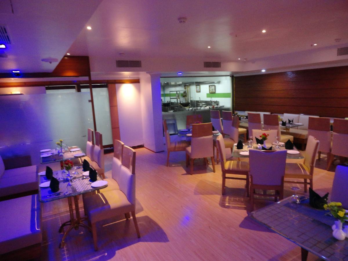 The Senator Hotel كولكاتا المظهر الخارجي الصورة