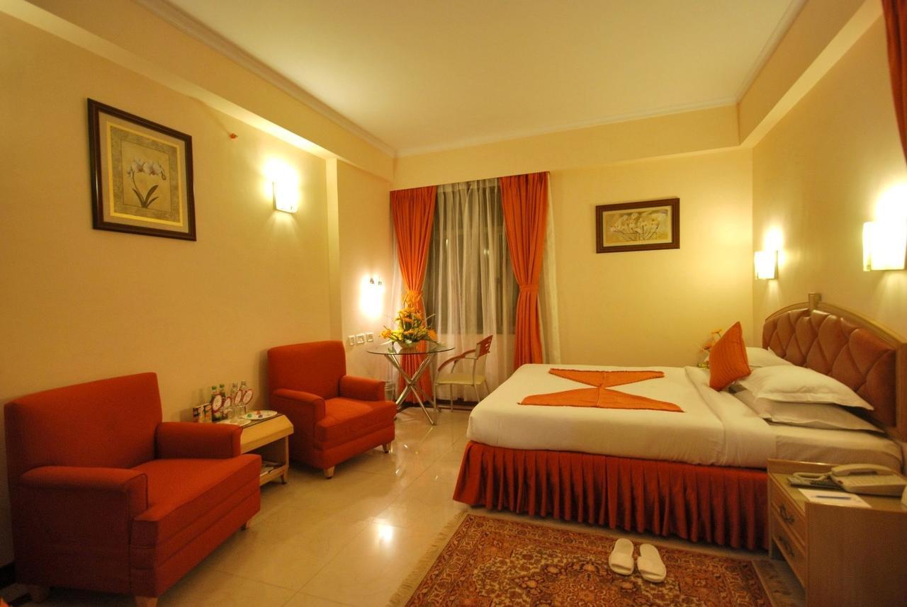 The Senator Hotel كولكاتا المظهر الخارجي الصورة