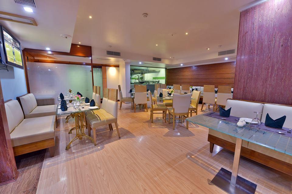 The Senator Hotel كولكاتا المظهر الخارجي الصورة