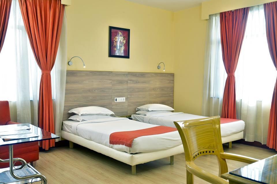 The Senator Hotel كولكاتا المظهر الخارجي الصورة